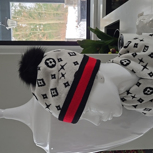 Mitchies 3 piece scarf NWTAGS - Picture 4 of 9